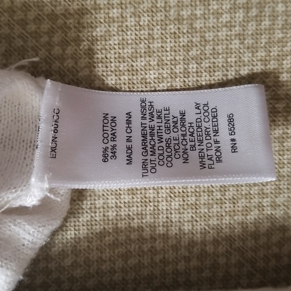 Express White V-Neck Sweater - Picture 4 of 4